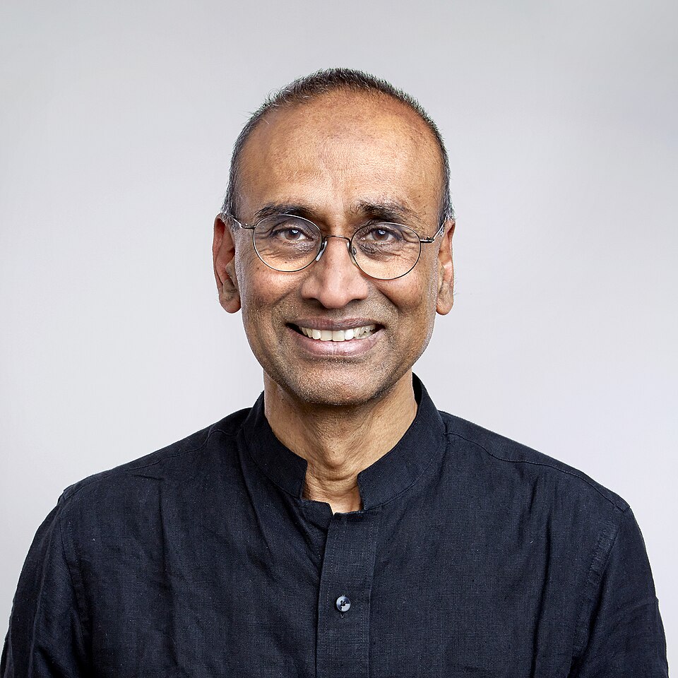 Black-and-white portrait of Venkatraman Ramakrishnan in 2015